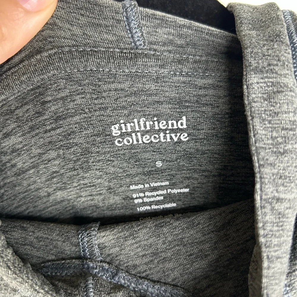 Revolve Girlfriend Collective ReSet Cropped Hoodie in a charcoal gray - Picture 3 of 6